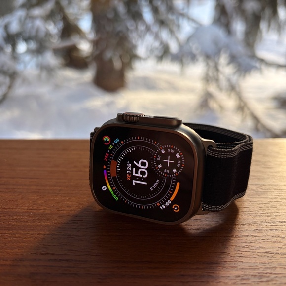 Apple Watch Ultra Titanium - Picture 2 of 11